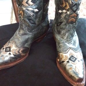 Women's corral western boots no scuffs or rips